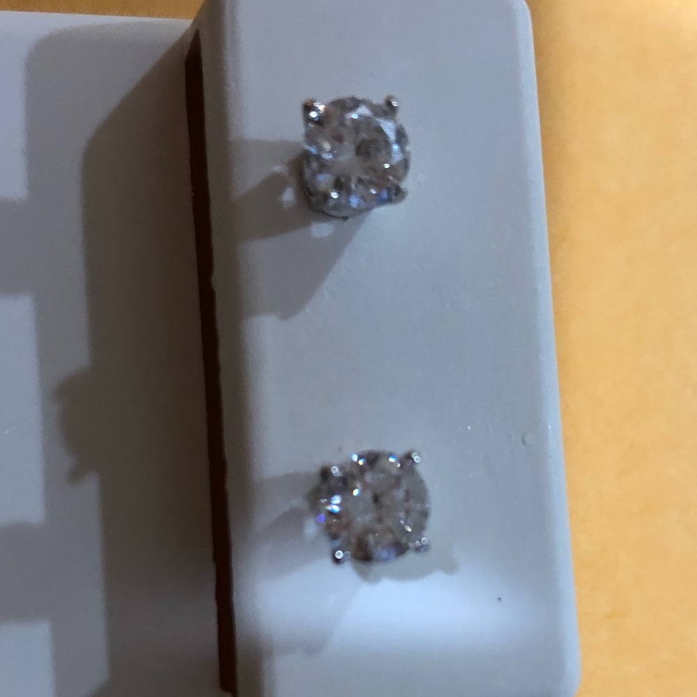 Diamond earrings studs